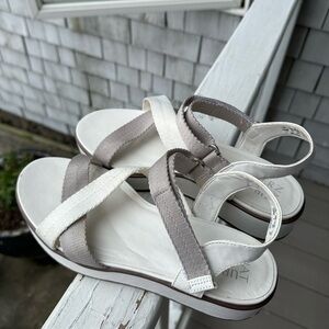 NATURALIZER SANDALS